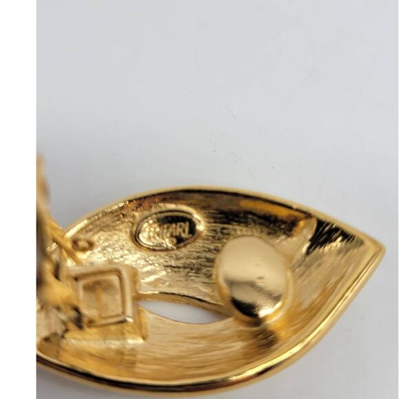 Vintage Trifari Enamel Cream Gold Clip On Earring Set Signed Geometric Shape - Picture 5 of 6